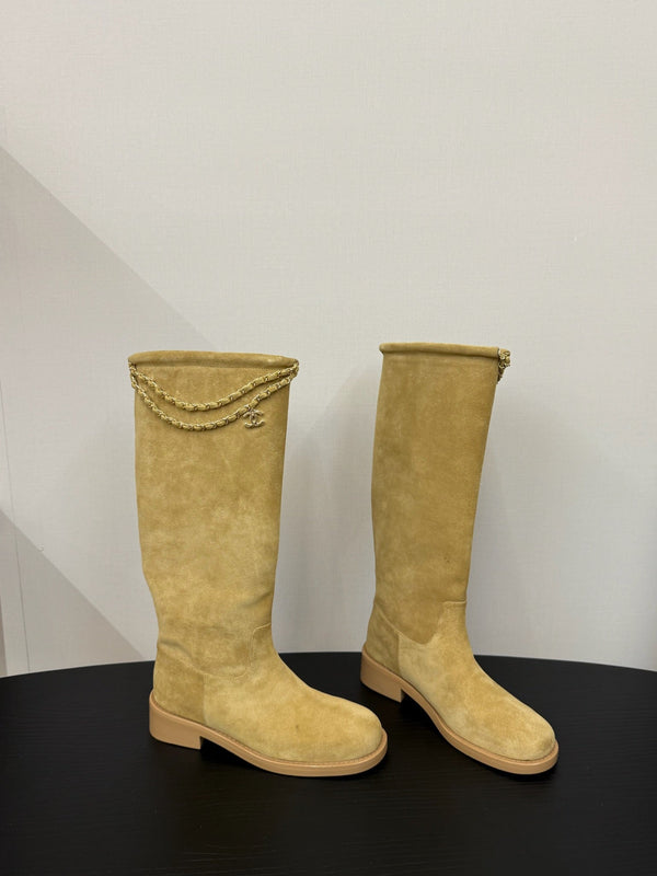 CC 25s Stivali da cavaliere lunghi con catena piatta in pelle scamosciata e pecora beige 417844