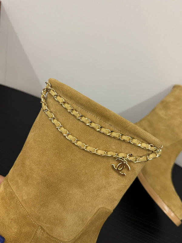 CC 25s Stivali da cavaliere corti con catena piatta in pelle scamosciata e pecora beige 417845