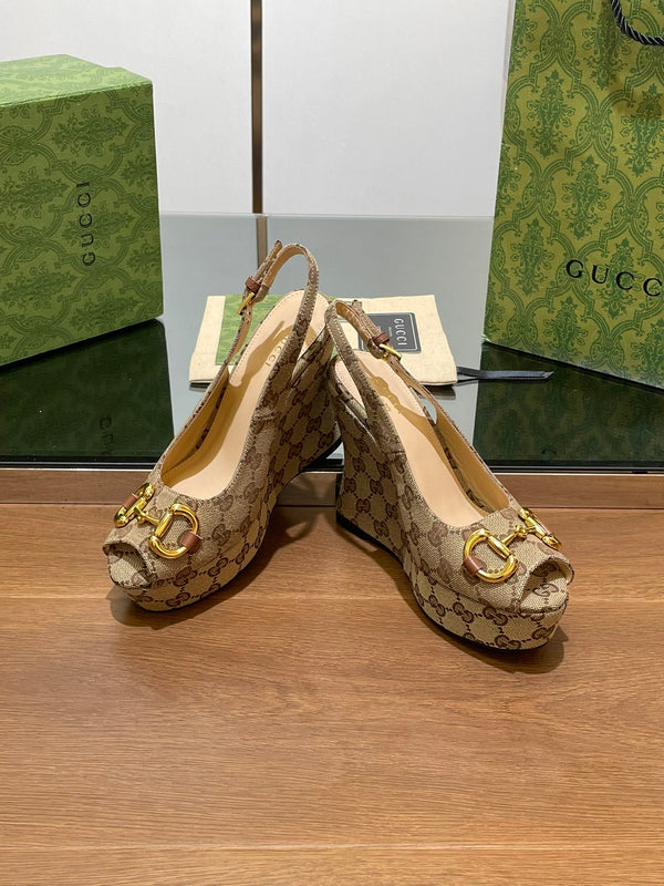 SANDALO CON ZEPPA GG IN TESSUTO JACQUARD CON MONOGRAMMA MARRONE CAMMELLO