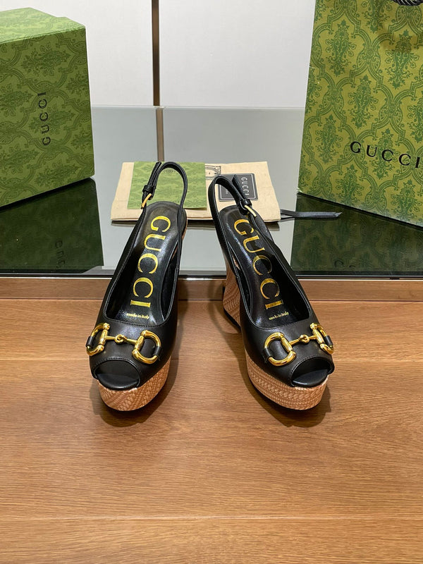 SANDALO CON ZEPPA GG IN PELLE DI VITELLO NERA