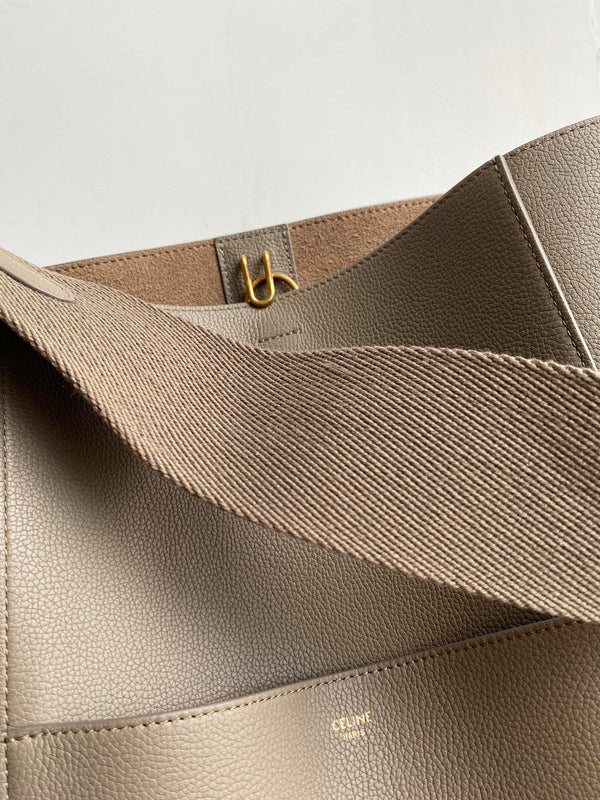 BORSA A SECCHIELLO 33 IN PELLE DI VITELLO MARRONE ARACHIDI CON TRACOLLA A SECCHIELLO