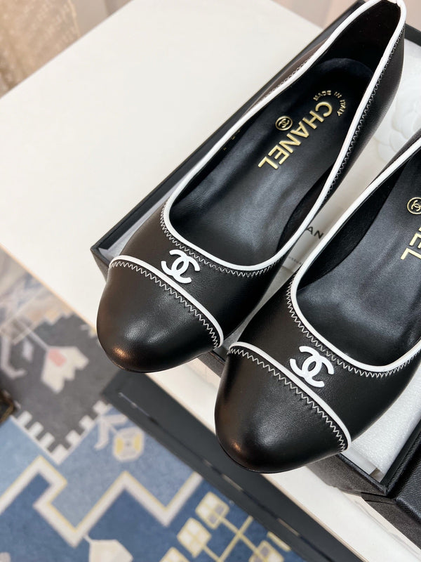 CC Slingback With White Contrast Stitching Black Lambskin 476707