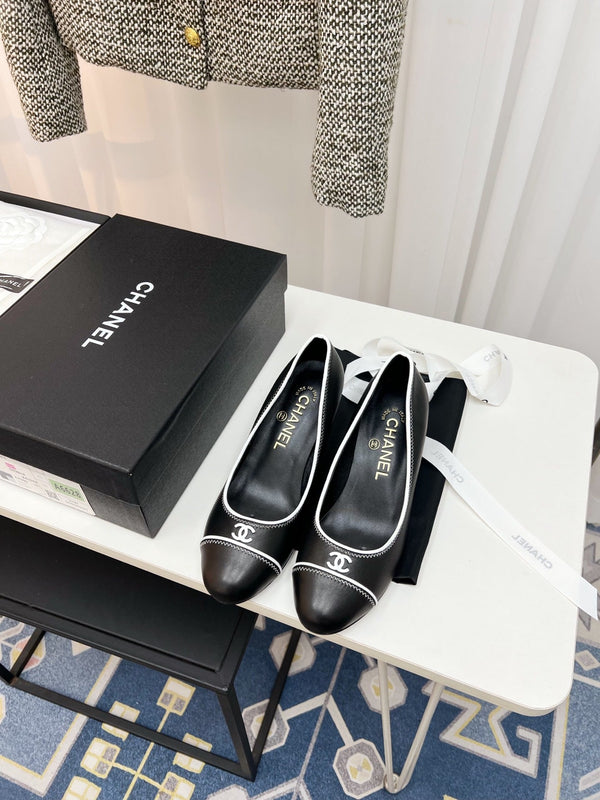 CC Slingback With White Contrast Stitching Black Lambskin 476707