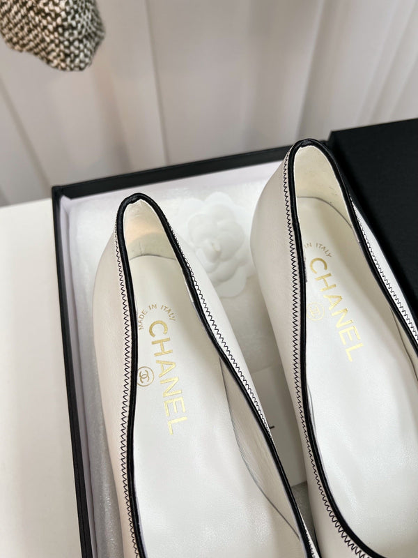 CC Slingback With Black Contrast Stitching White Lambskin 476709