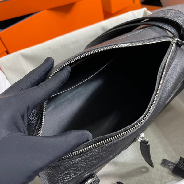 BOSTON NOUVEAU ON BOBY 29 SHOULDER BAG IN BLACK CALFSKIN