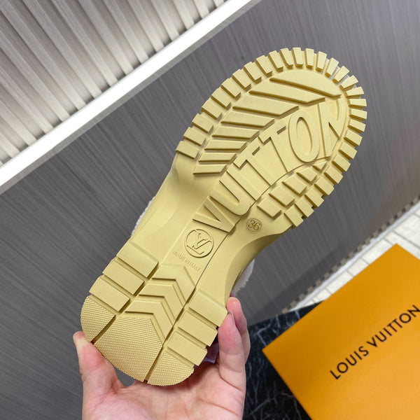 Stivaletto alla caviglia LV Ruby Flat 50mm in pelle scamosciata beige