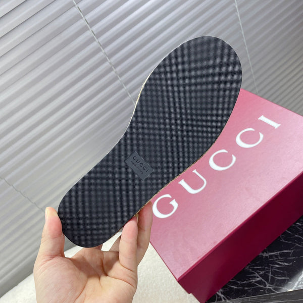 MOCASSINO CON PLATEAU HORSEBIT IN TESSUTO JACQUARD BEIGE E MONOGRAMMA E PELLE DI VITELLO BLU NAVY