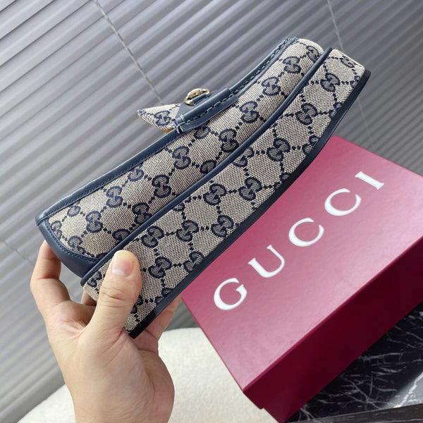 MOCASSINO CON PLATEAU HORSEBIT IN TESSUTO JACQUARD BEIGE E MONOGRAMMA E PELLE DI VITELLO BLU NAVY