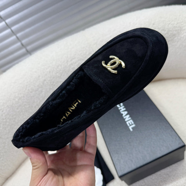 LOAFER IN BLACK SUEDE AND WOOL LINING