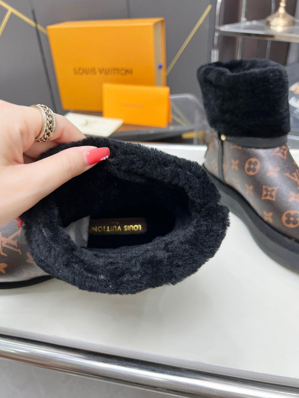 Stivaletto con plateau LV Aspen in pelle di vacchetta monogrammata marrone scuro