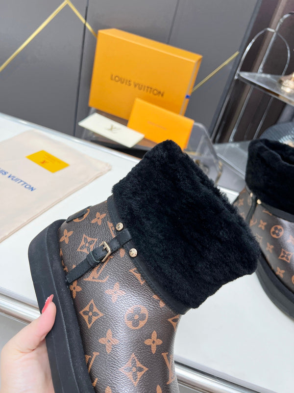 Stivaletto con plateau LV Aspen in pelle di vacchetta monogrammata marrone scuro