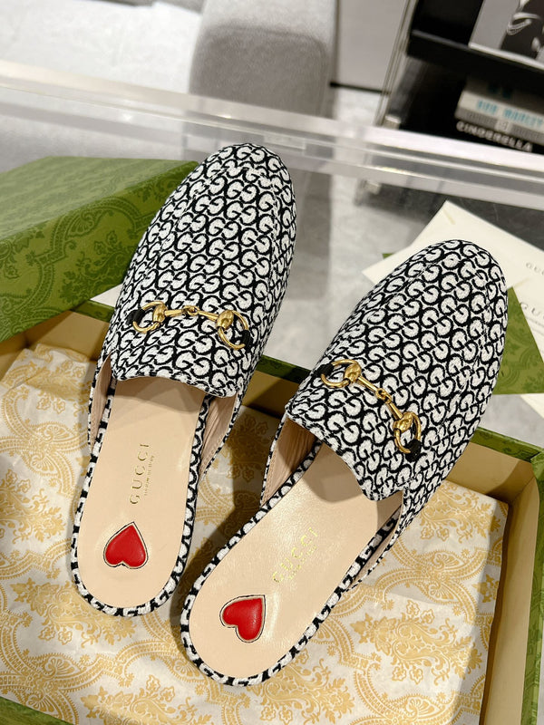 MULE DA UOMO CON MORSETTO IN TESSUTO JACQUARD CON MONOGRAMMA BIANCO E NERO