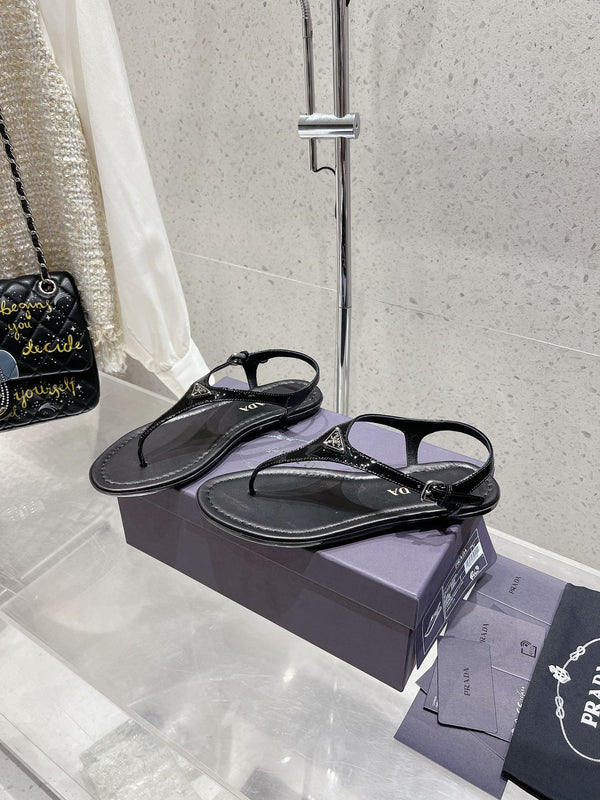 PRA PATENT LEATHER THONG SANDALS BLACK