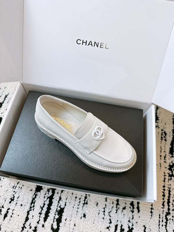 CC Moccasins 45mm In White Lambskin 144635