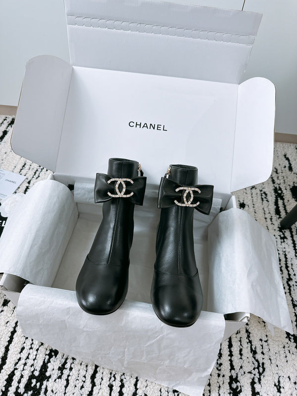 CC Ankle Boots In Black Cowhide With Bow Tie 144661