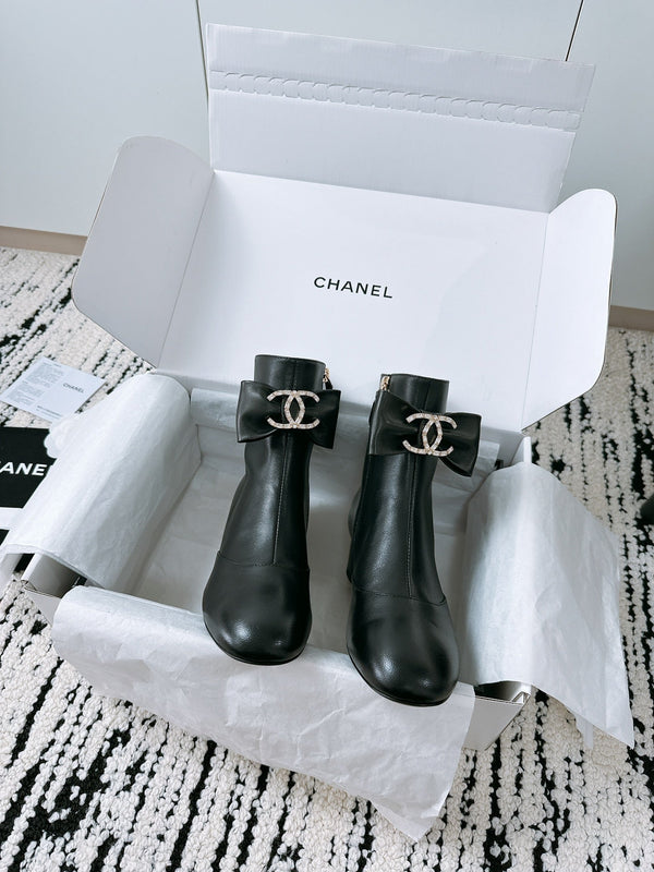 CC Ankle Boots In Black Cowhide With Bow Tie 144661