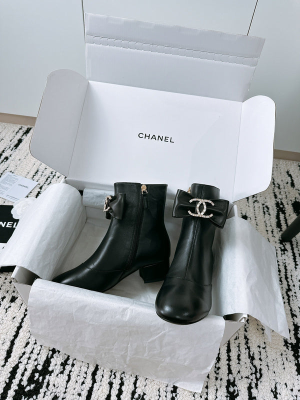 CC Ankle Boots In Black Cowhide With Bow Tie 144661