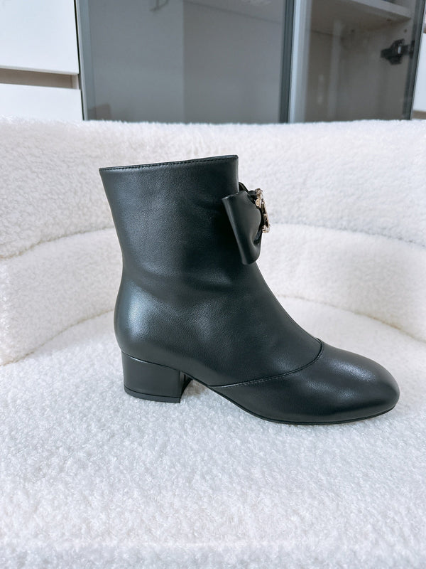 CC Ankle Boots In Black Cowhide With Bow Tie 144661