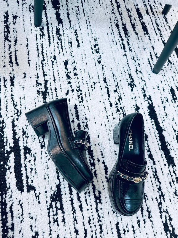 CC Moccasins 55mm In Black Glossy Lambskin With Chain 144477