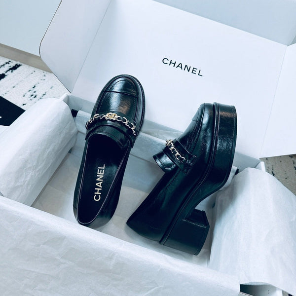 CC Moccasins 55mm In Black Glossy Lambskin With Chain 144477