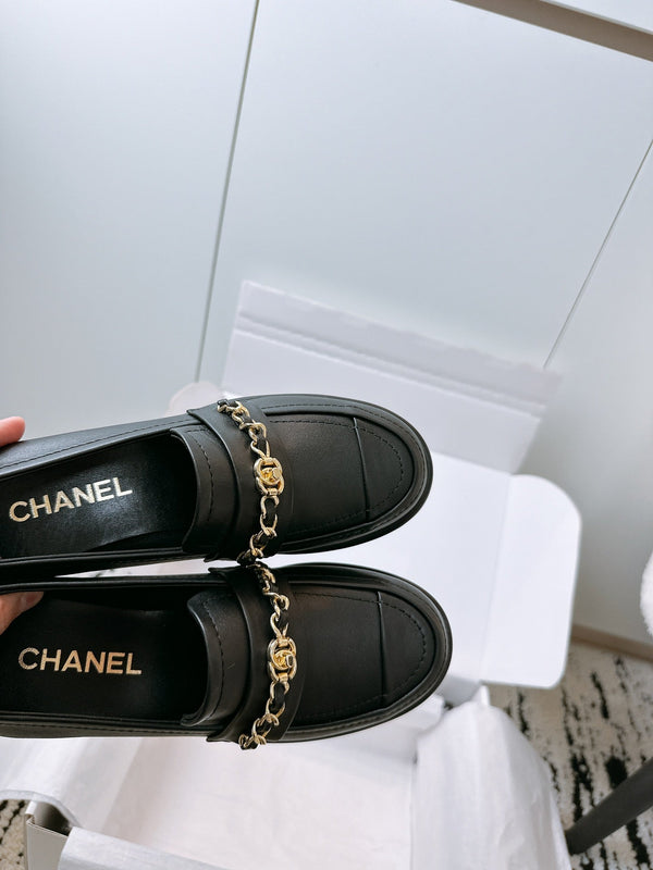 CC Moccasins 55mm In Black Lambskin With Chain 144479