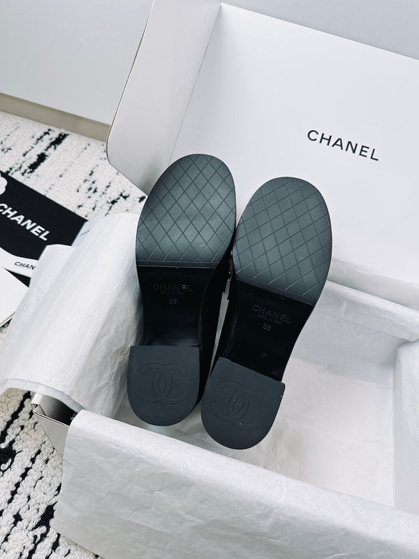 CC Moccasins 55mm In Black Lambskin With Chain 144479