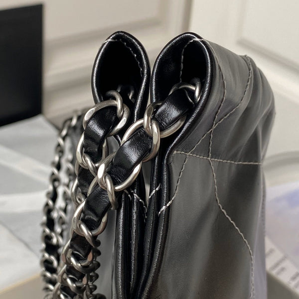 cc 22 hobo 35cm pelle di agnello nera e argento hardware argento