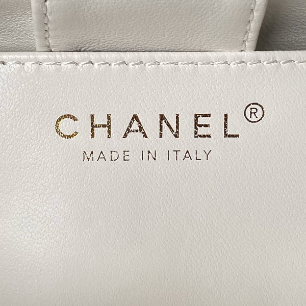 24p clutch with chain 19cm white lambskin