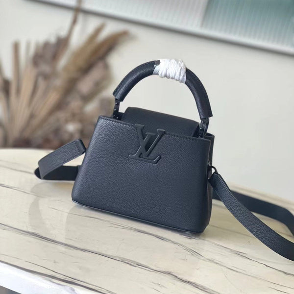 CAPUCINES EAST-WEST MINI 21 IN TAURILLON NERO