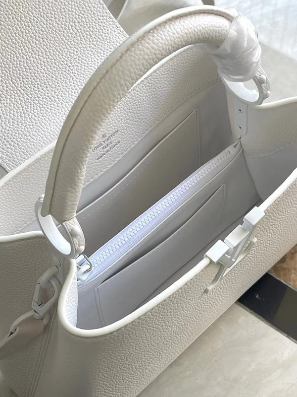 CAPUCINES EAST-WEST BB 27 IN TAURILLON BIANCO