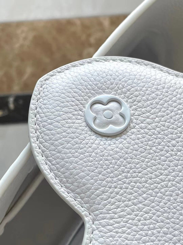 CAPUCINES EAST-WEST BB 27 IN TAURILLON BIANCO