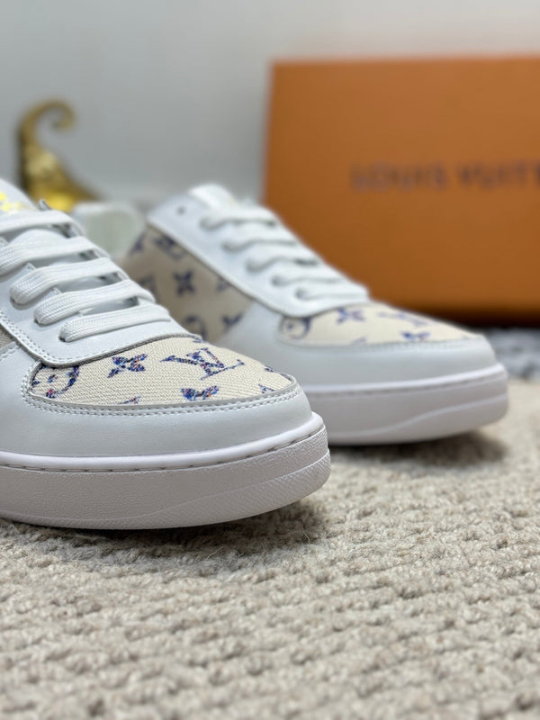 LV TRAINER SNEAKER WHITE CALFSKIN AND CAMEL BEIGE MONOGRAM CANVAS