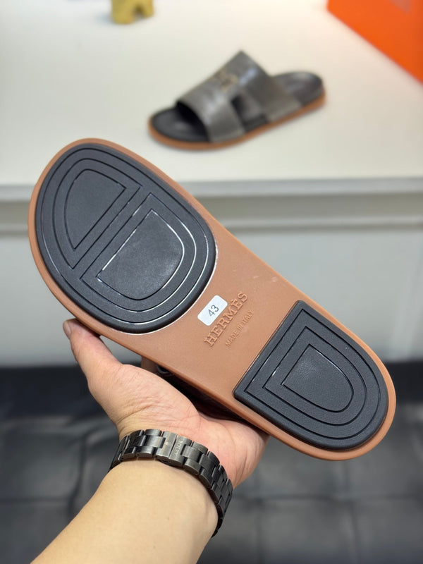 HM Oran H Slippers in Gray Cowhide 735234