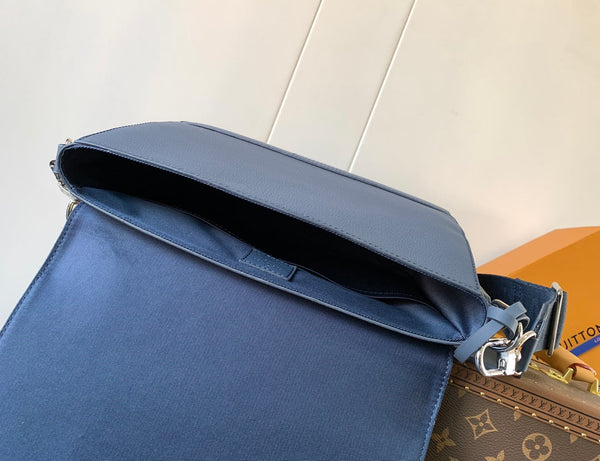 LV Takeoff Messenger 28cm Navy Blue Cowhide