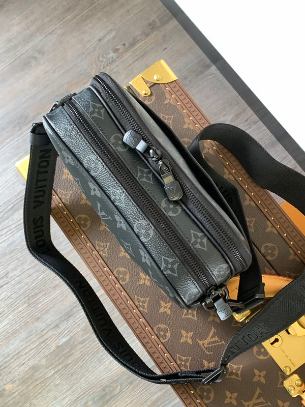 LV Alpha Messenger 24cm Black Monogram Eclipse Canvas