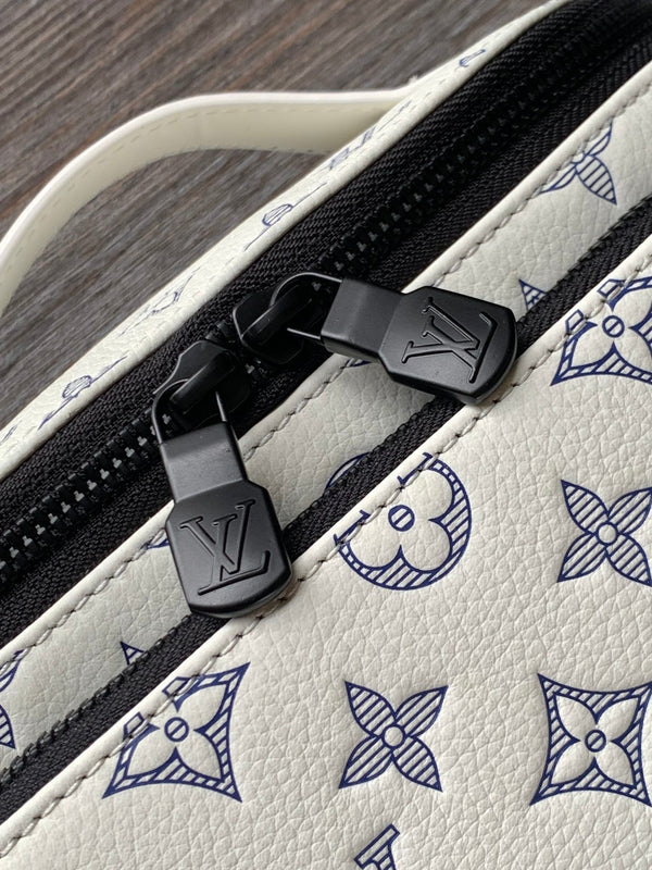 LV M25227 Rush Bumbag Monogram Shadow in pelle di vitello bianca