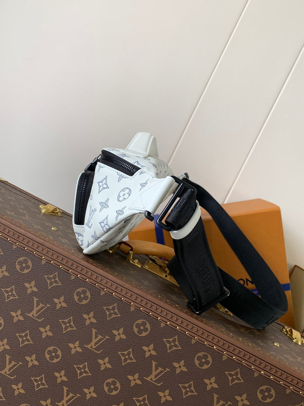 LV M25227 Rush Bumbag Monogram Shadow in pelle di vitello bianca