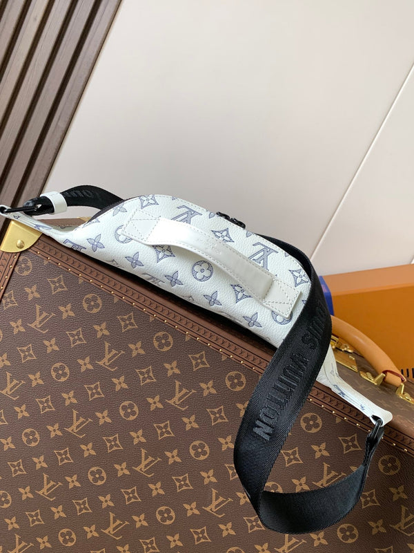 LV M25227 Rush Bumbag Monogram Shadow in pelle di vitello bianca