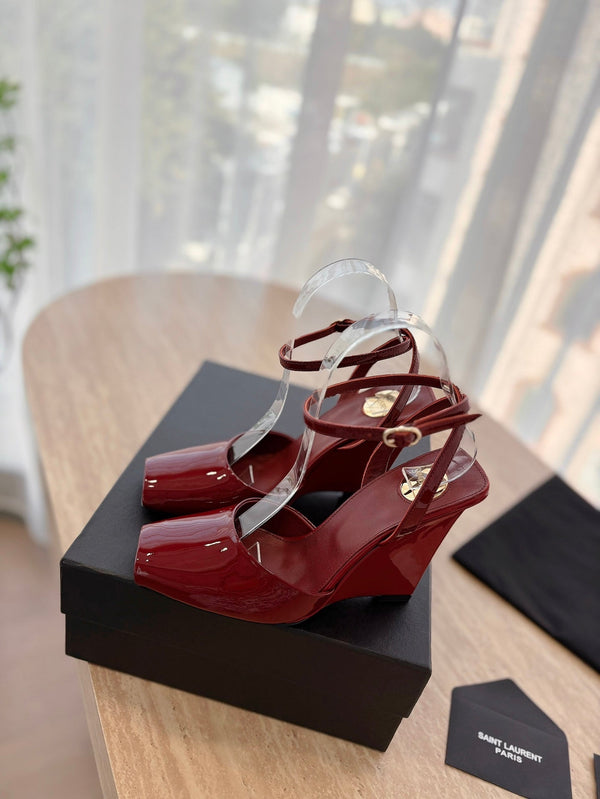 LA SCANDALE HIGH 10 CM WEDGE SANDALS IN CRIMSON RED PATENT LEATHER
