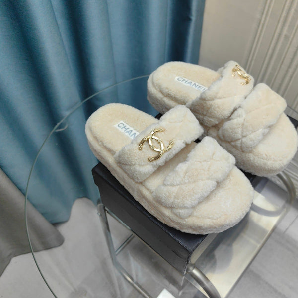 CC Slippers White Pattern Fleece Wool