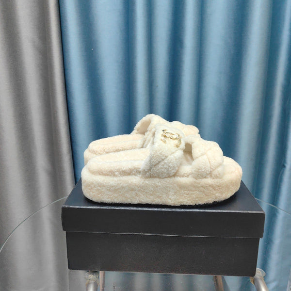 CC Slippers White Pattern Fleece Wool