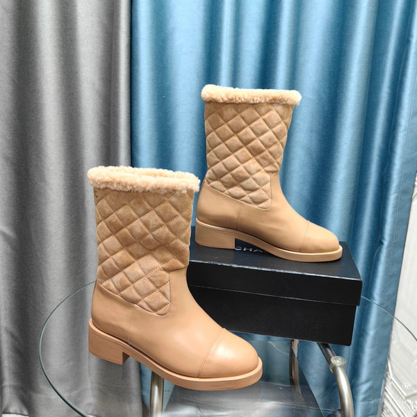 Stivali corti CC in pelle scamosciata beige, fodera in lana e pelle di agnello