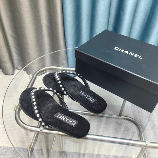 CC Thong Black Velvet Pearl
