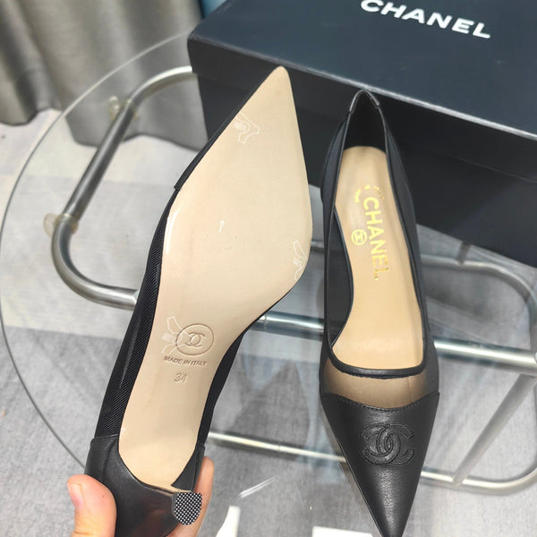 CC Pumps 50 in pelle nera a rete con punta affilata