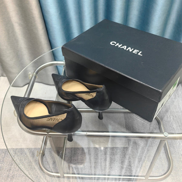 CC Pumps 50 in pelle nera a rete con punta affilata