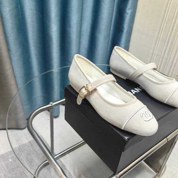 Tessuto crema Marry Janes CC 25C