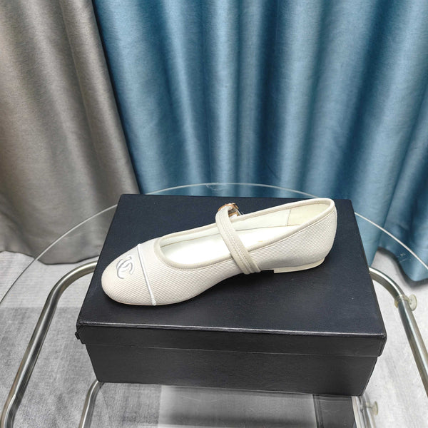 Tessuto crema Marry Janes CC 25C