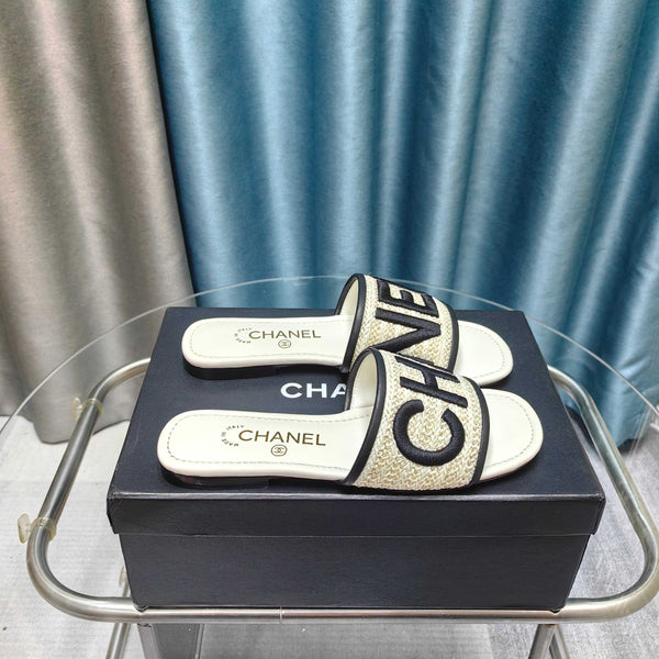 CC 25 Mule Rafia Grande Logo