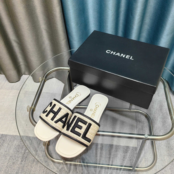 CC 25 Mule Rafia Grande Logo