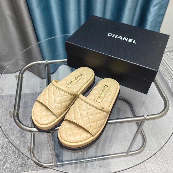 CC 25 Mule in pelle di vitello trapuntata